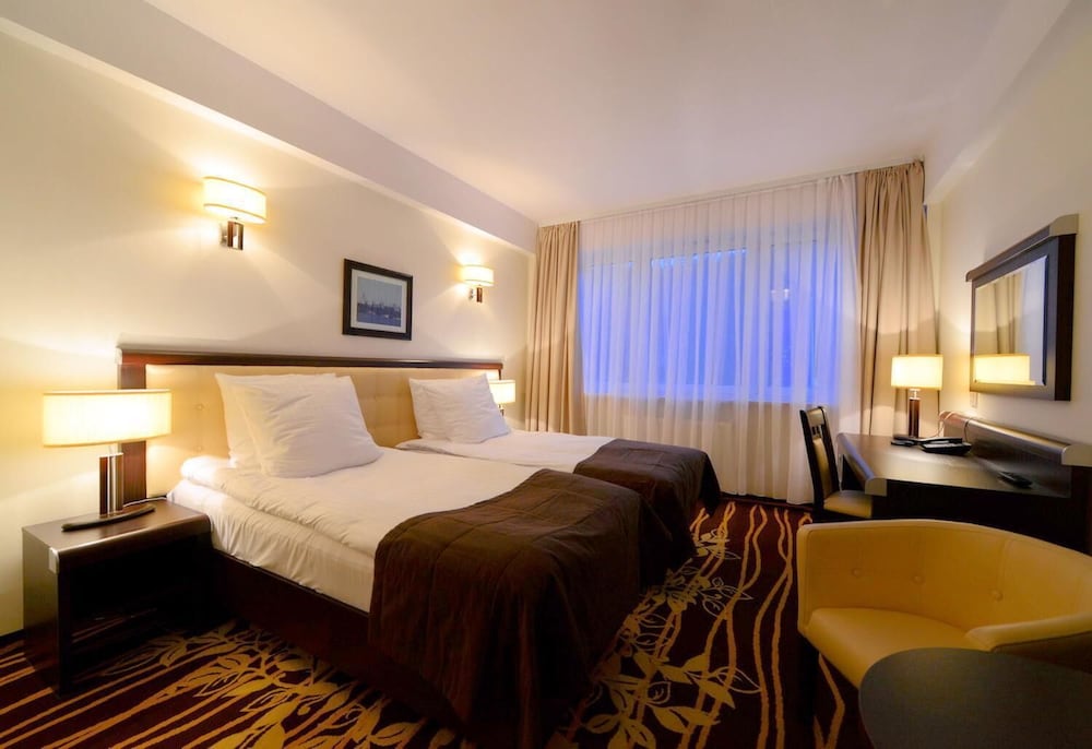 Business Faltom Hotel 11/56