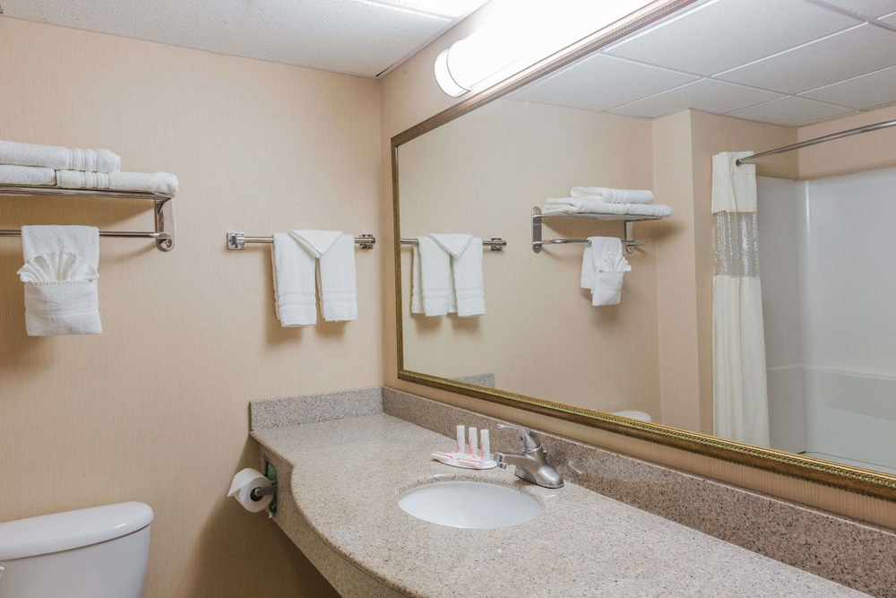 Days Inn By Wyndham Budd Lake 12/26