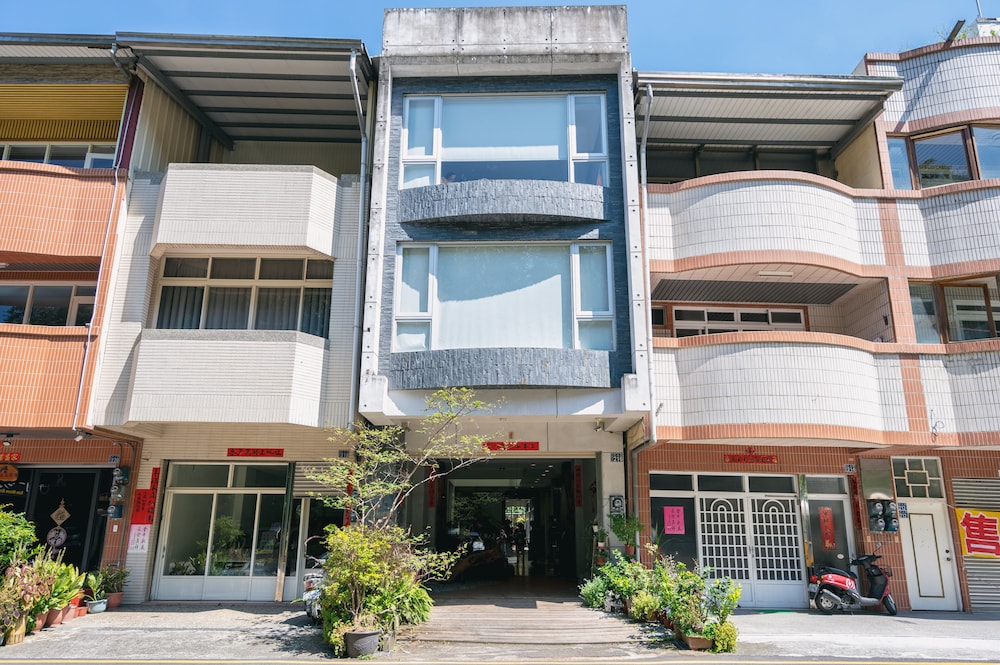 Sun Moon Inn 2/73