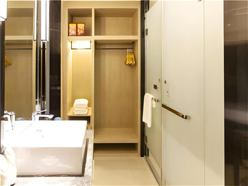 Echarm Hotel Yingshang Wuzhou Wanhui Square 50/50
