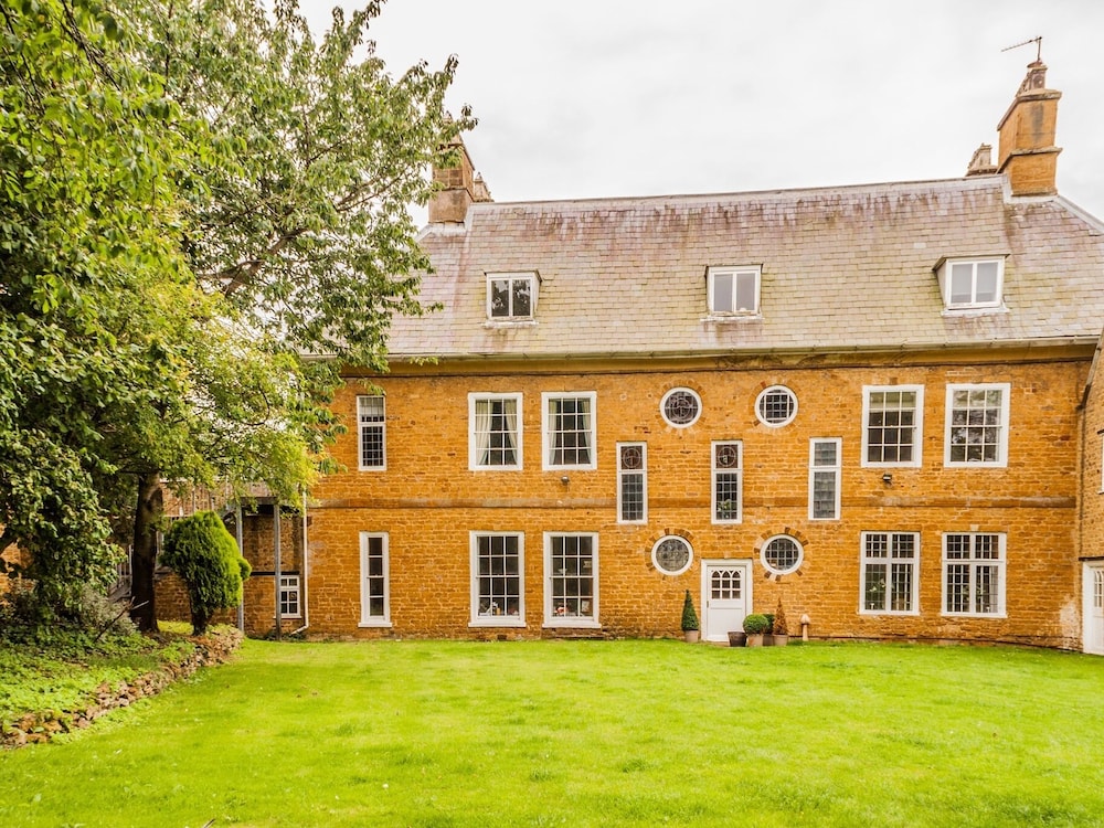 Ecton House 34/42