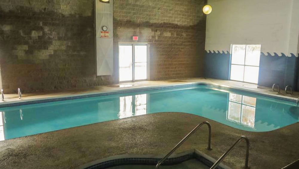 Voyageur Inn and Conference Center 33/58