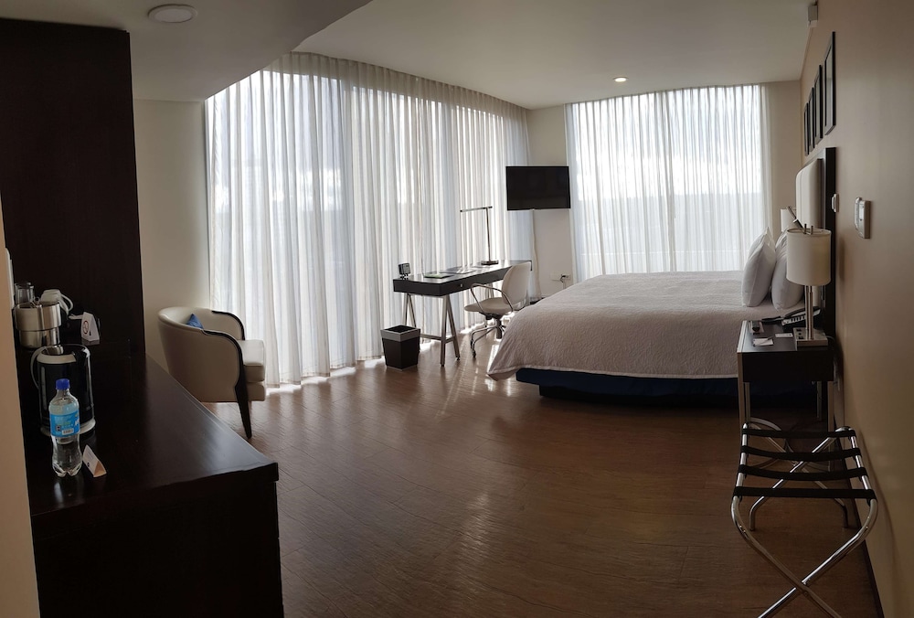 Hampton By Hilton Santa Cruz Equipetrol 33/56