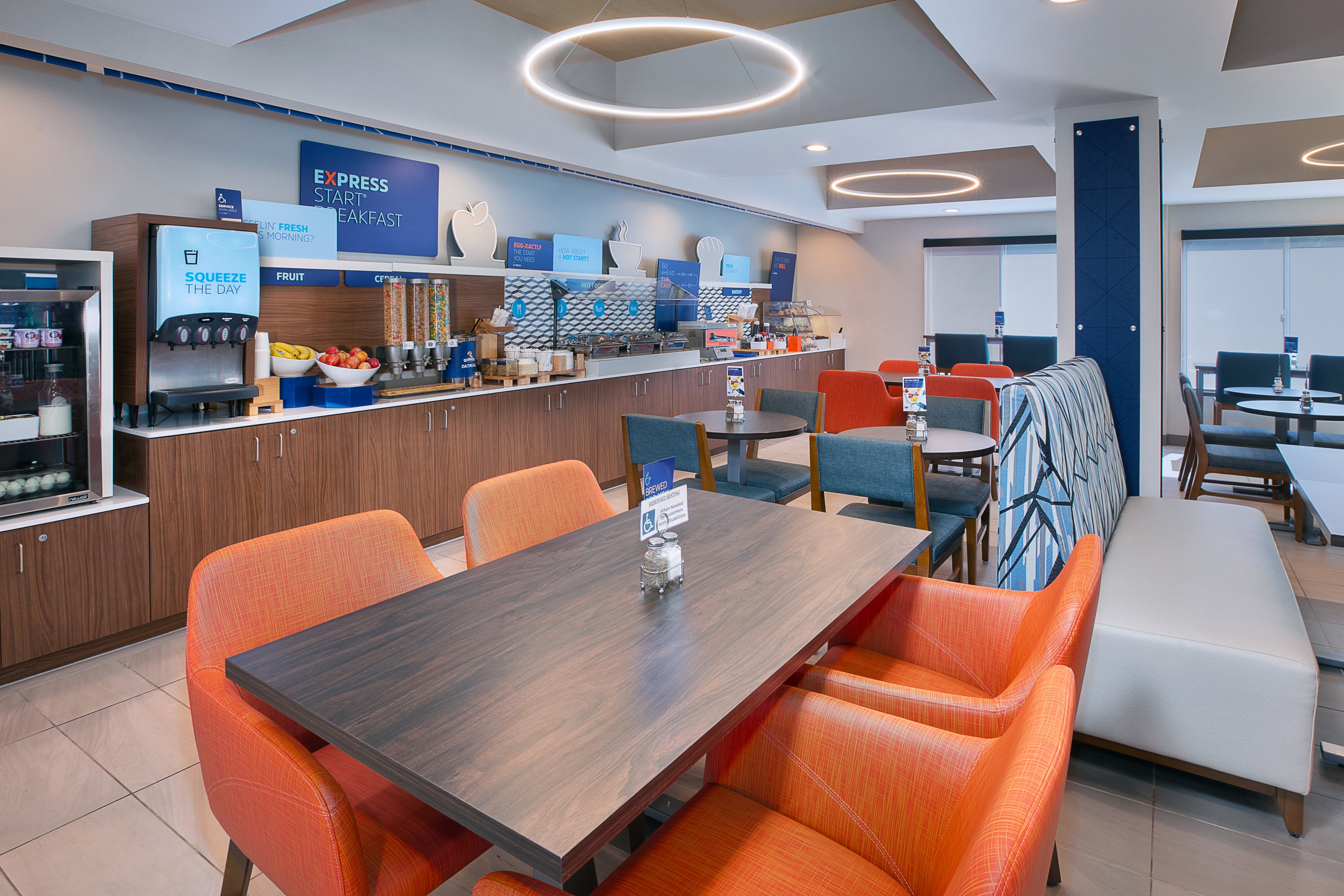 Holiday Inn Express Hotel Suites Youngstown N Warren Niles 53/79
