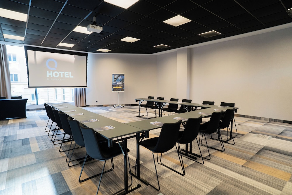 Q Hotel Plus Wroclaw 66/74