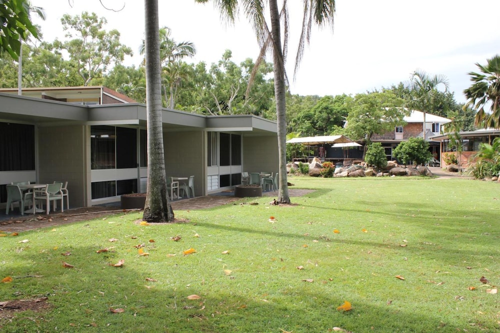 Arcadia Village Motel 17/24