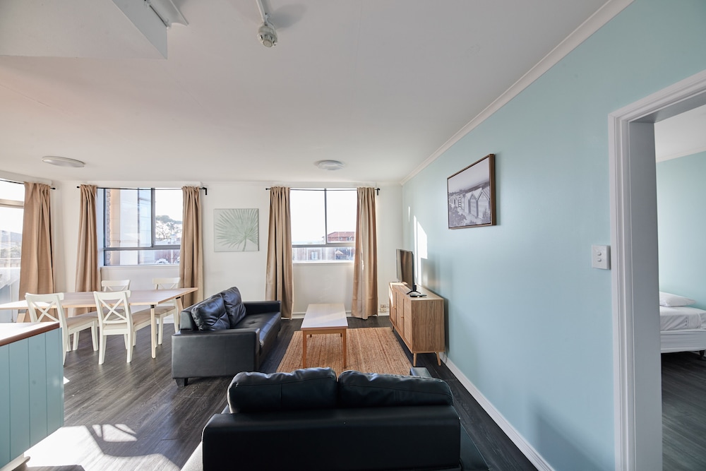 Little Coogee Hotel 47/65