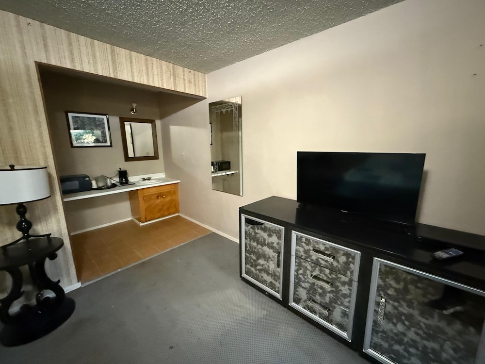 Columbia Inn Motel CA 49 33/47