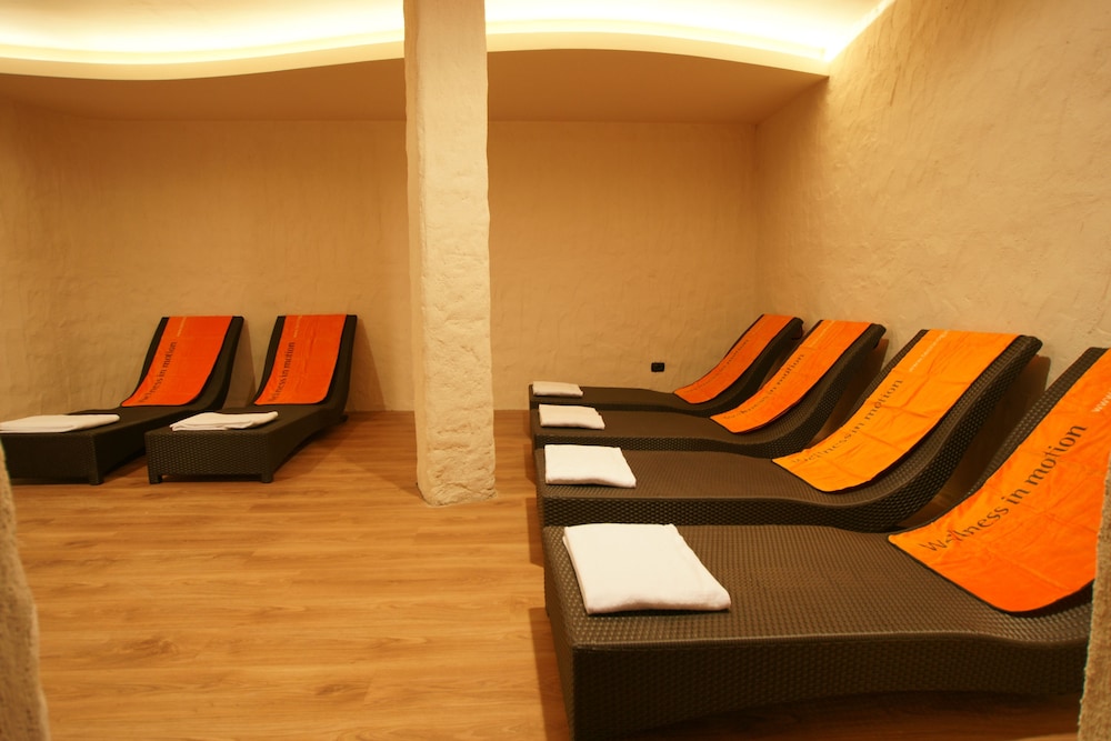 ADLER FAMILY & WELLNESS CLUBRESIDENCE 44/49
