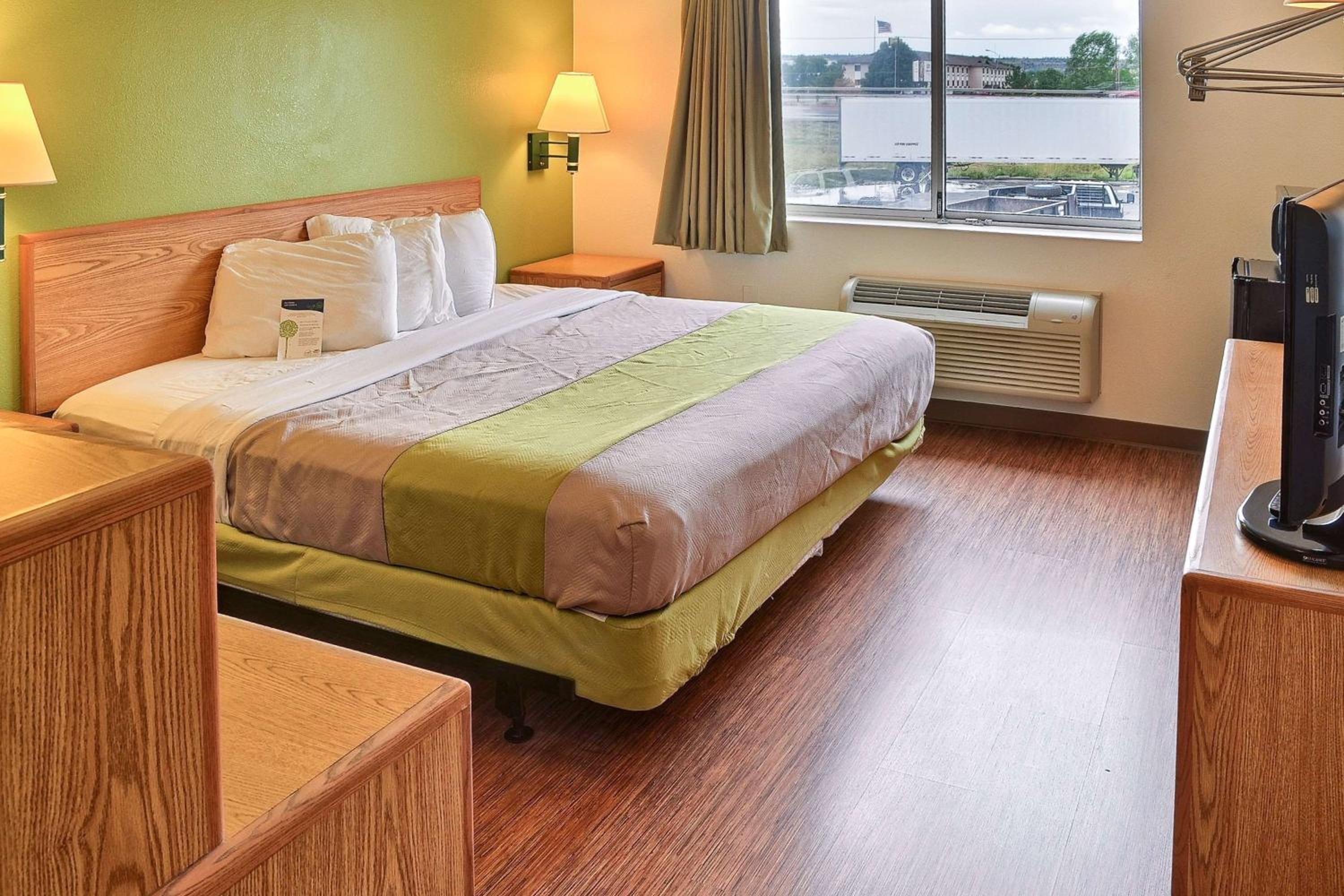 ROOM, KING BED