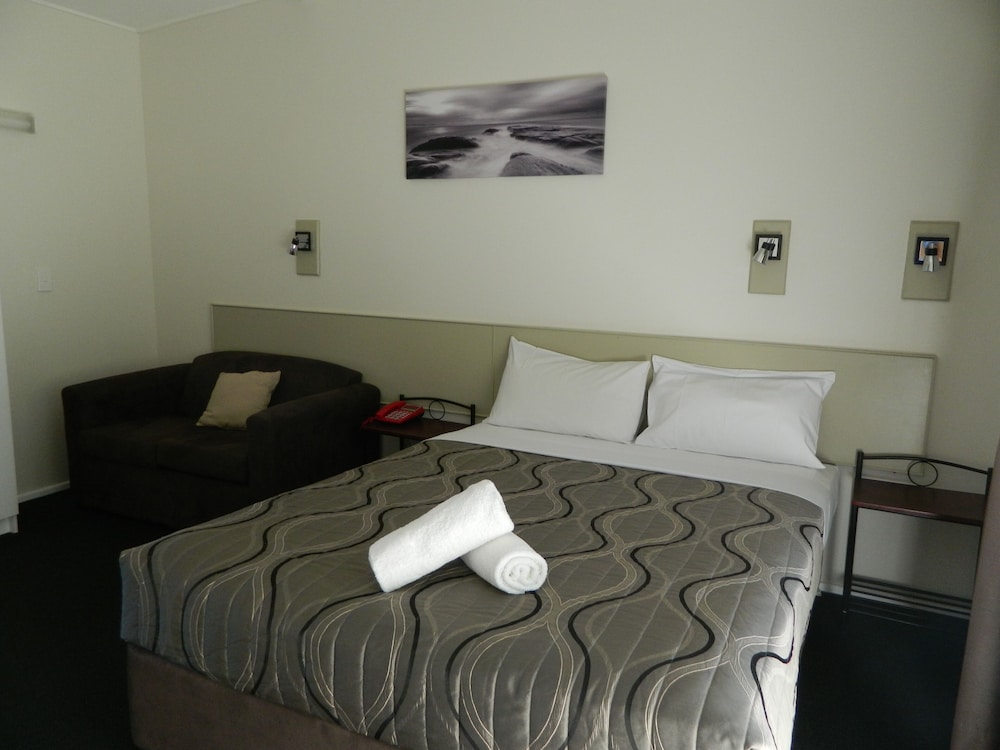 The Coachman Motel 16/42