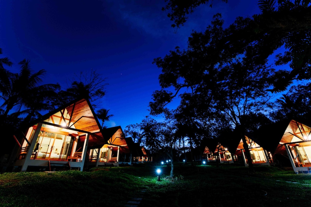 Phayamas Private Beach Resort 12/59
