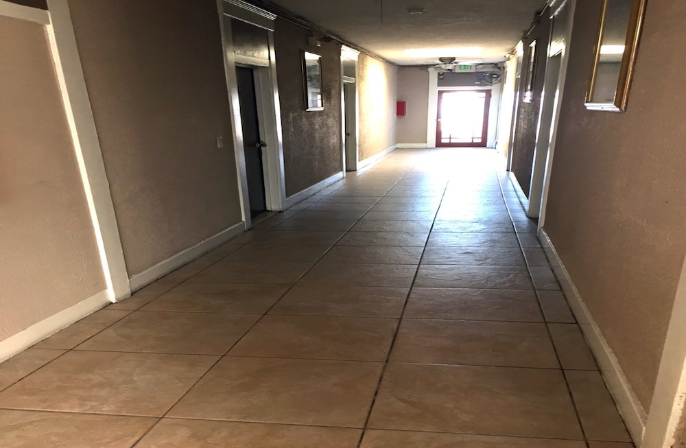 Monterey Inn Hotel 26/50