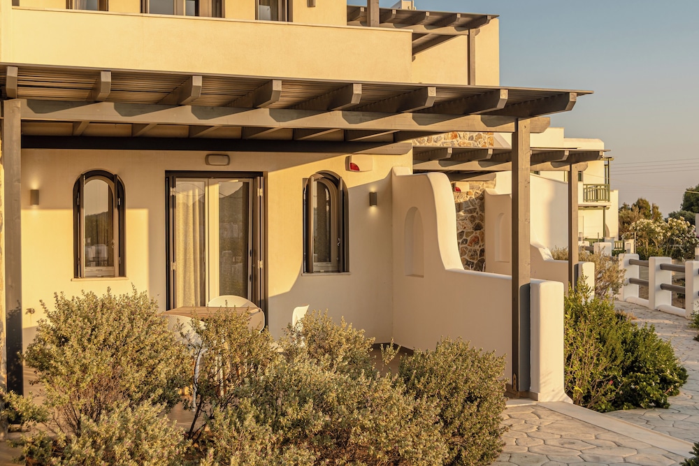 Nilea Island Living 10/63