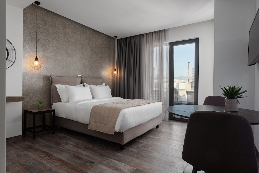 STANDARD, QUEEN BED