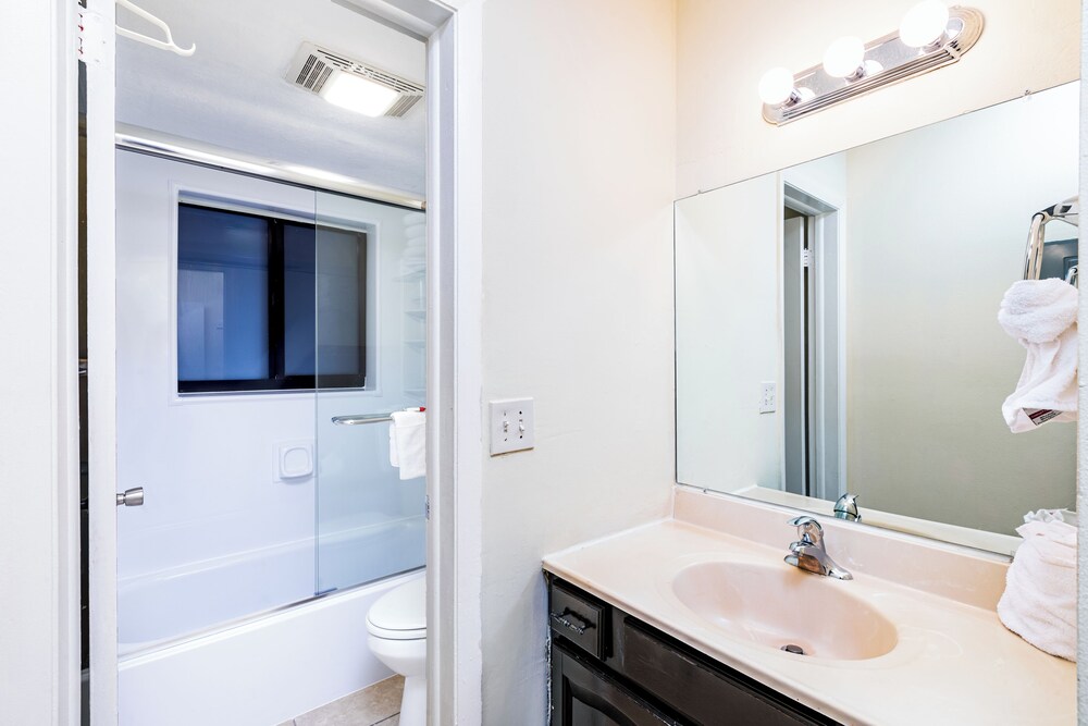 Emerald Seas Deerfield Beach Club 34/39