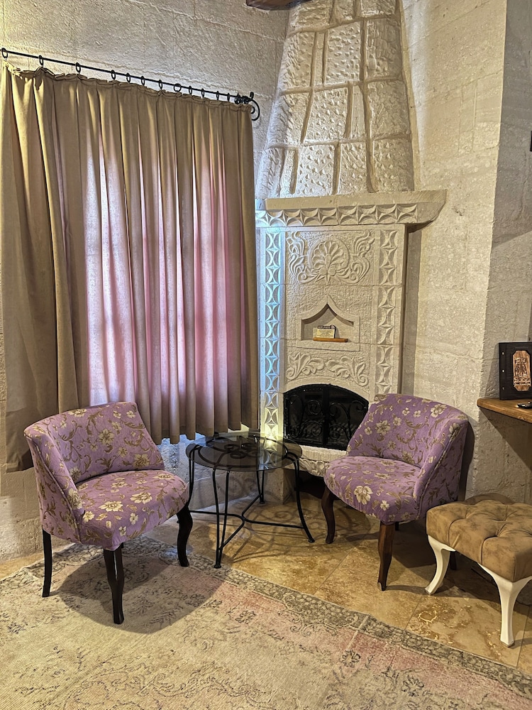 Caftan Cave Suites 30/49