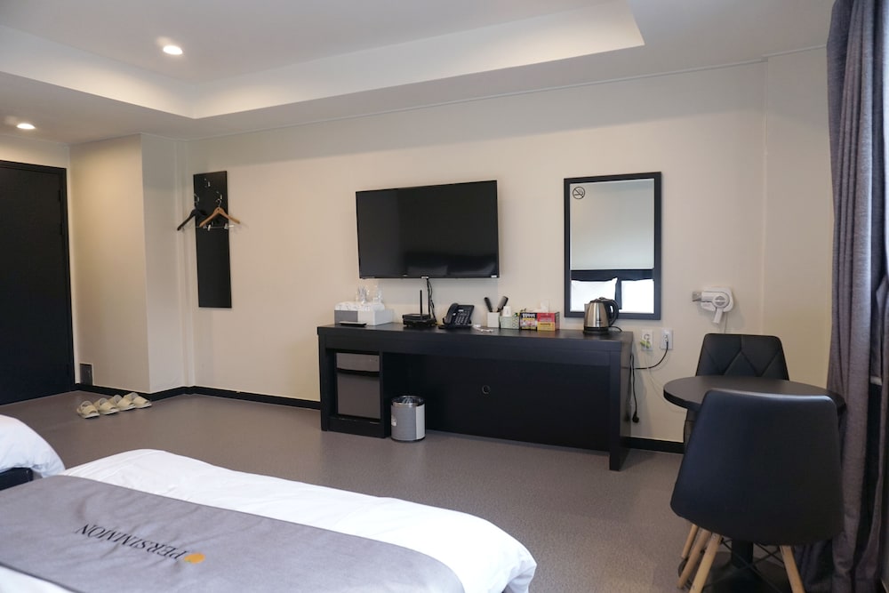 Persimmon Tourist Hotel 25/42