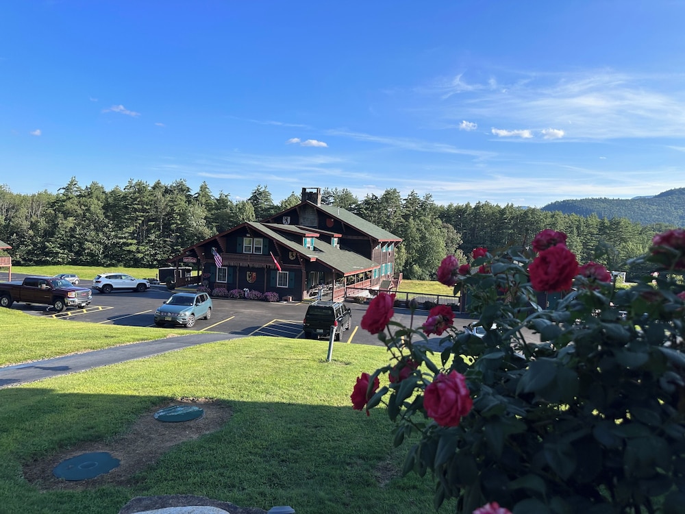 Swiss Chalets Village Inn 47/50