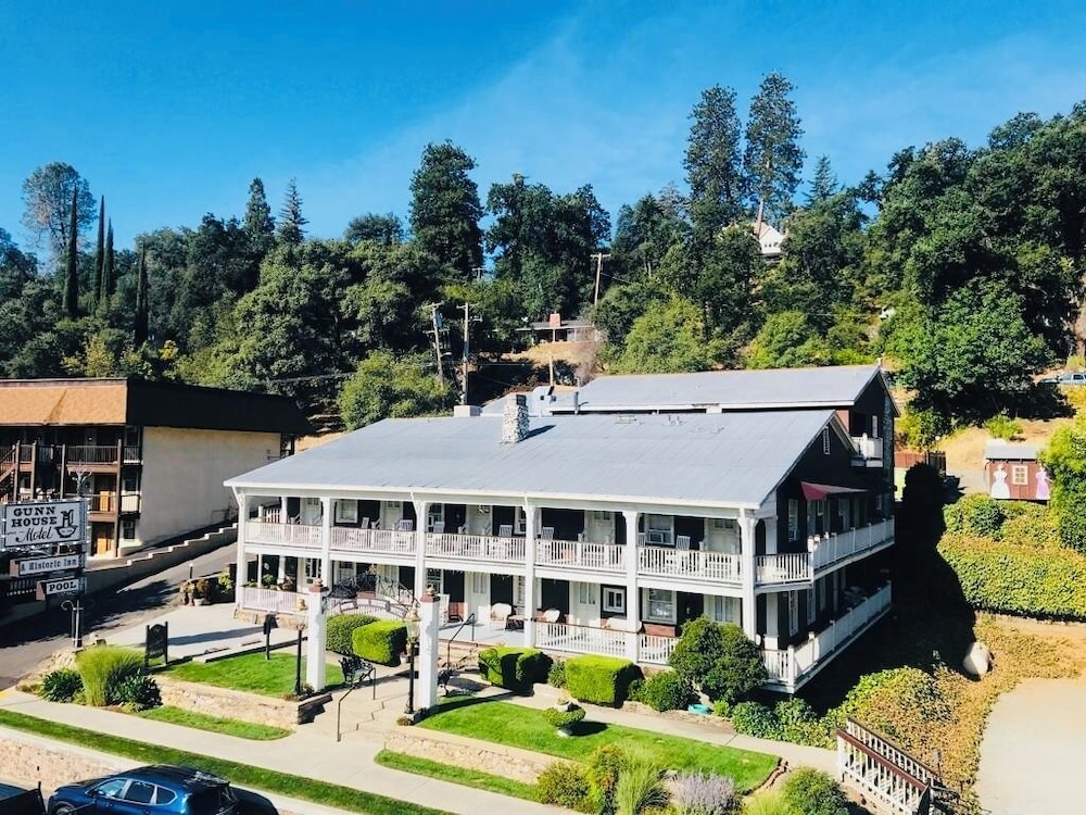 Gunn House Hotel 57/62