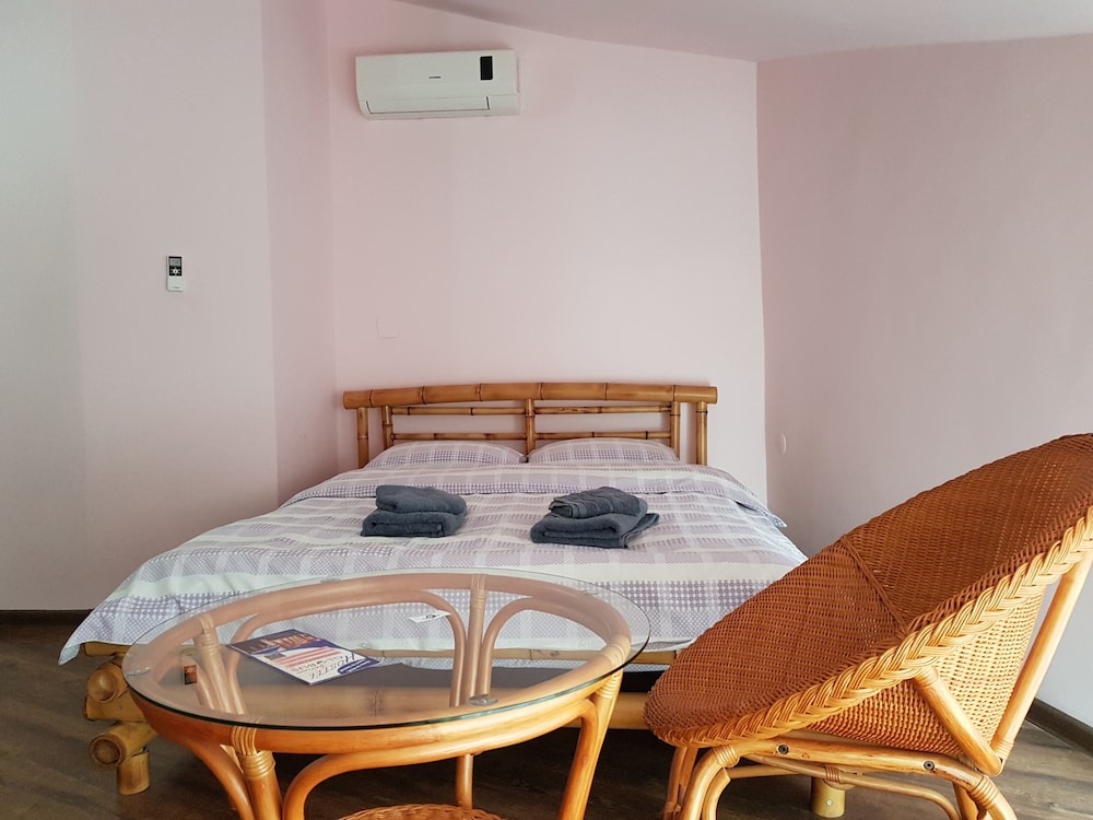 Guesthouse And Hostel Batumi Globus 40/46