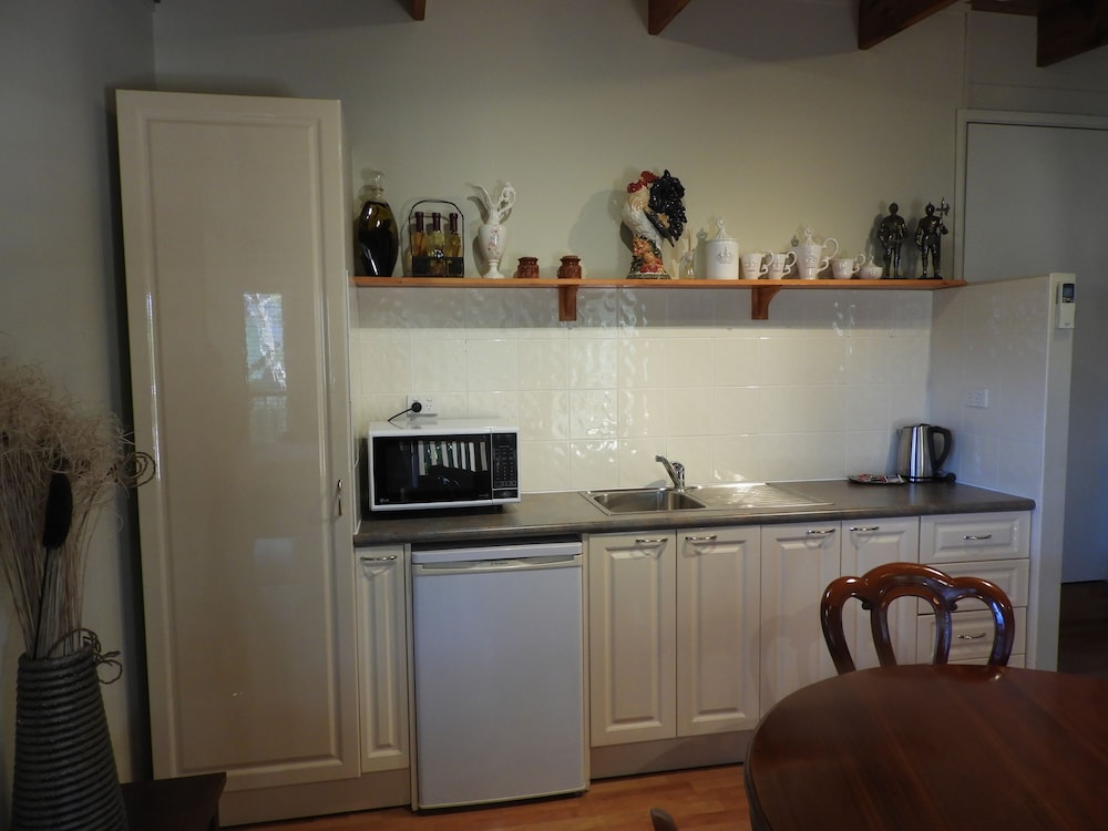 CLANDULLA COTTAGES 26/50