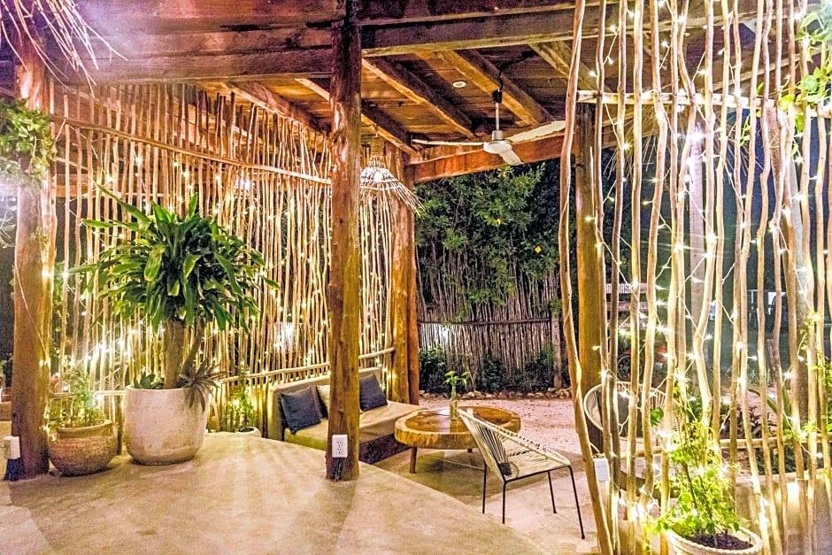 Mamasan Treehouses & Cabins 43/50