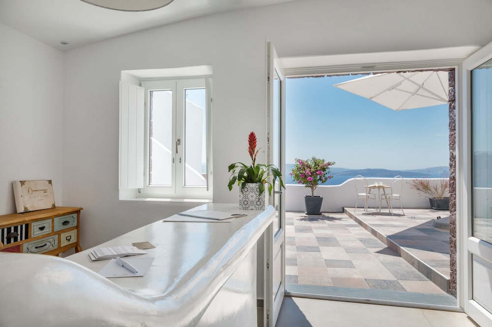 Secret Legend Suites - Adults Only 10/50