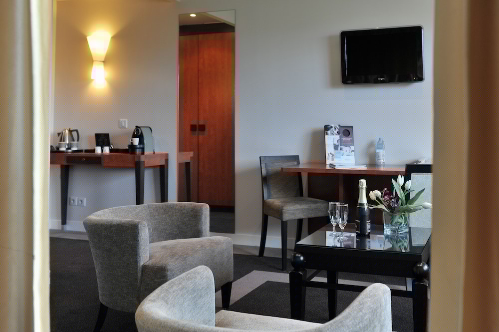 Mercure Maurepas Saint Quentin 42/70