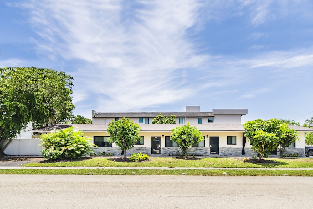 Alani Bay Deluxe Condos Fort Lauderdale image