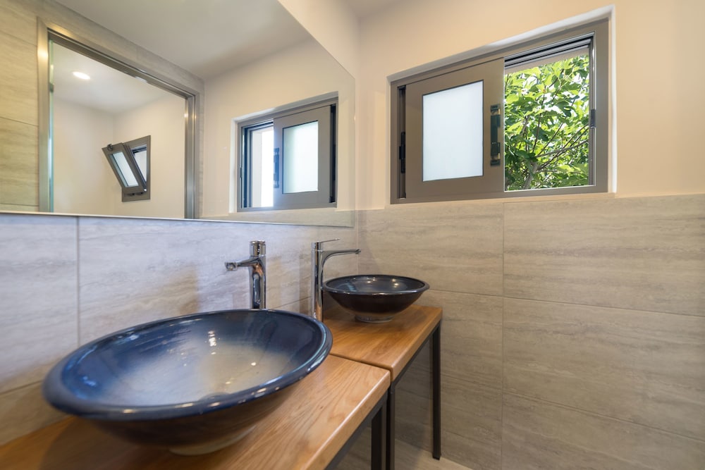 Lemonia Accommodations 25/50