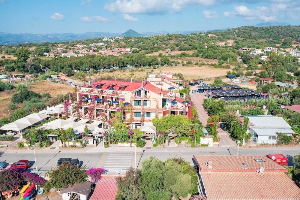 Aparthotel Domus De Janas Sul Mare 42/50