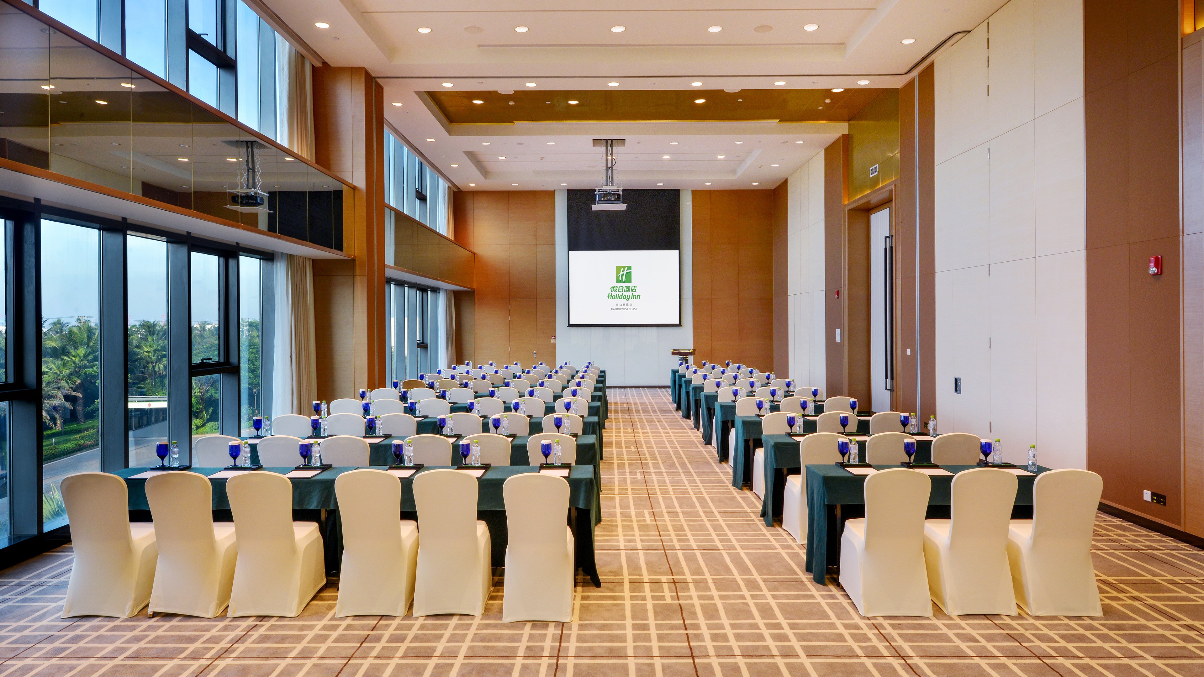 Holiday Inn Haikou West Coast 35/50