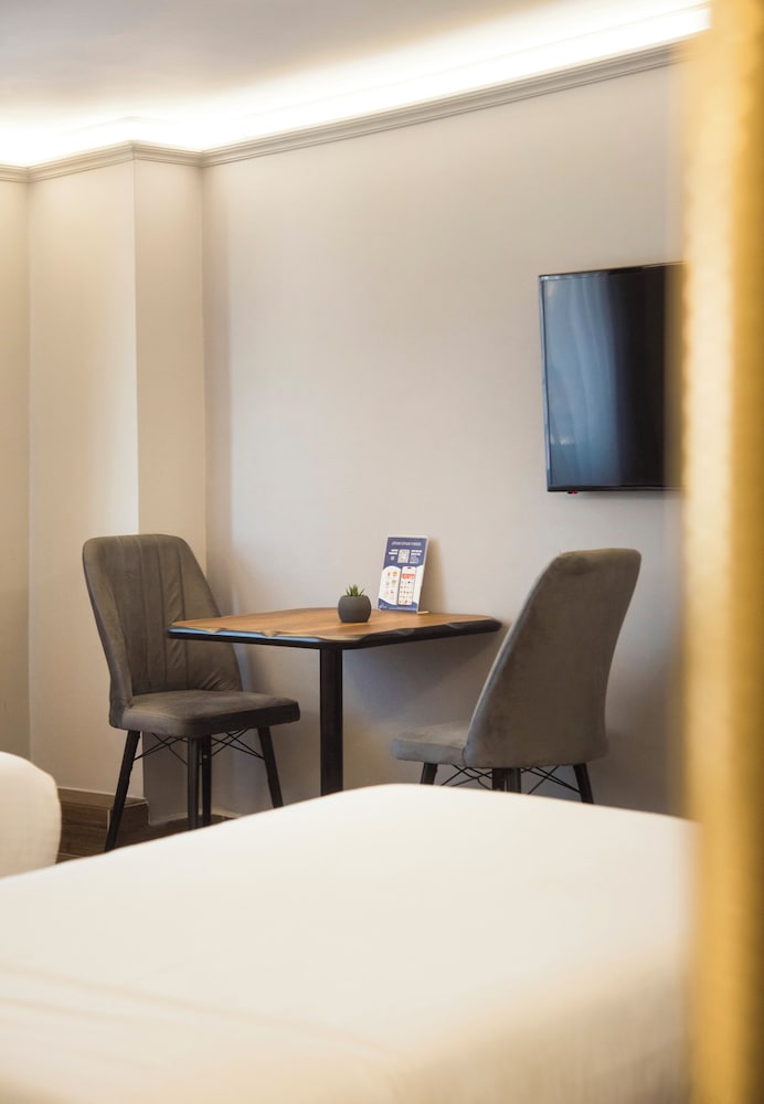 Zendy Suite Hotel 77/88