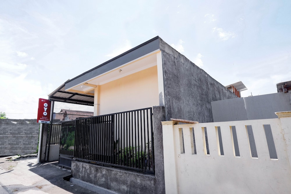 Super OYO Capital O 2258 Santana Syariah Guest House 4/41