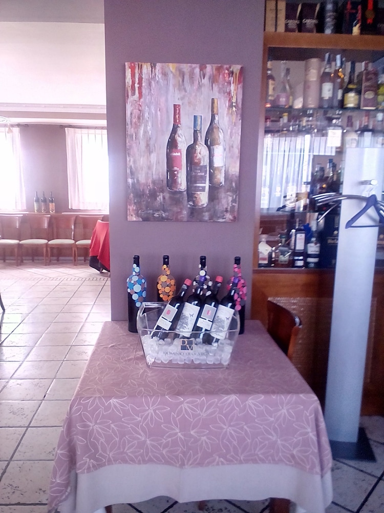 El Tollo Hotel Restaurante 29/40