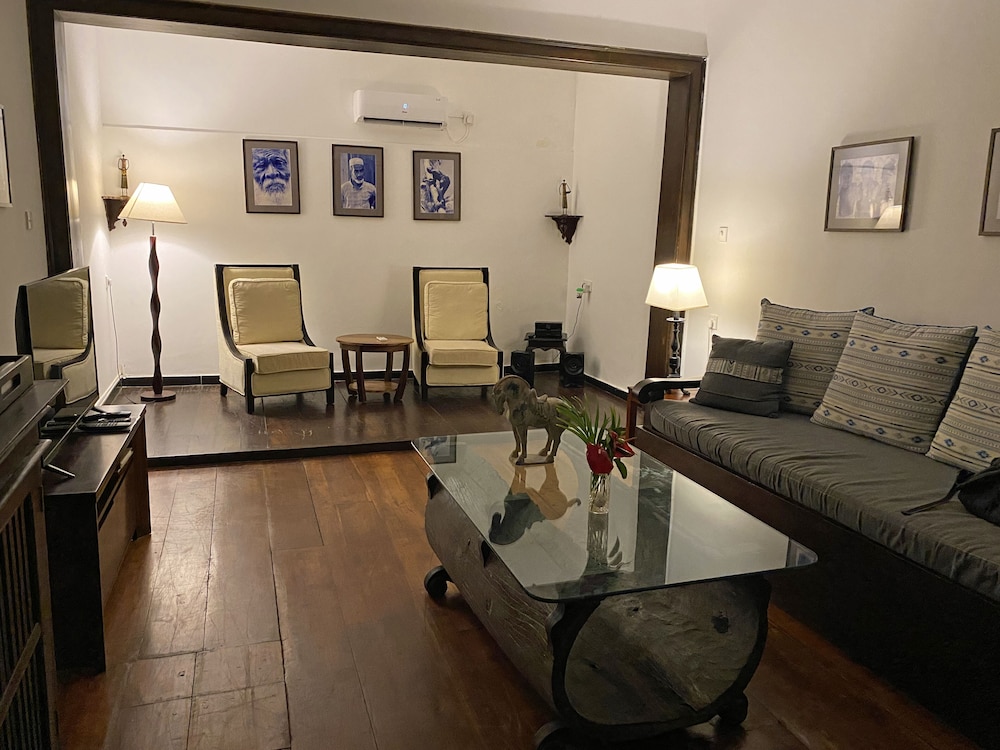 Suite Lanka 29/50