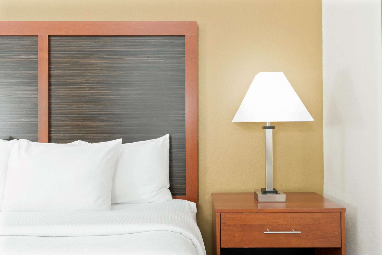 La Quinta Inn & Suites by Wyndham Midwest City - Tinker AFB 4/14