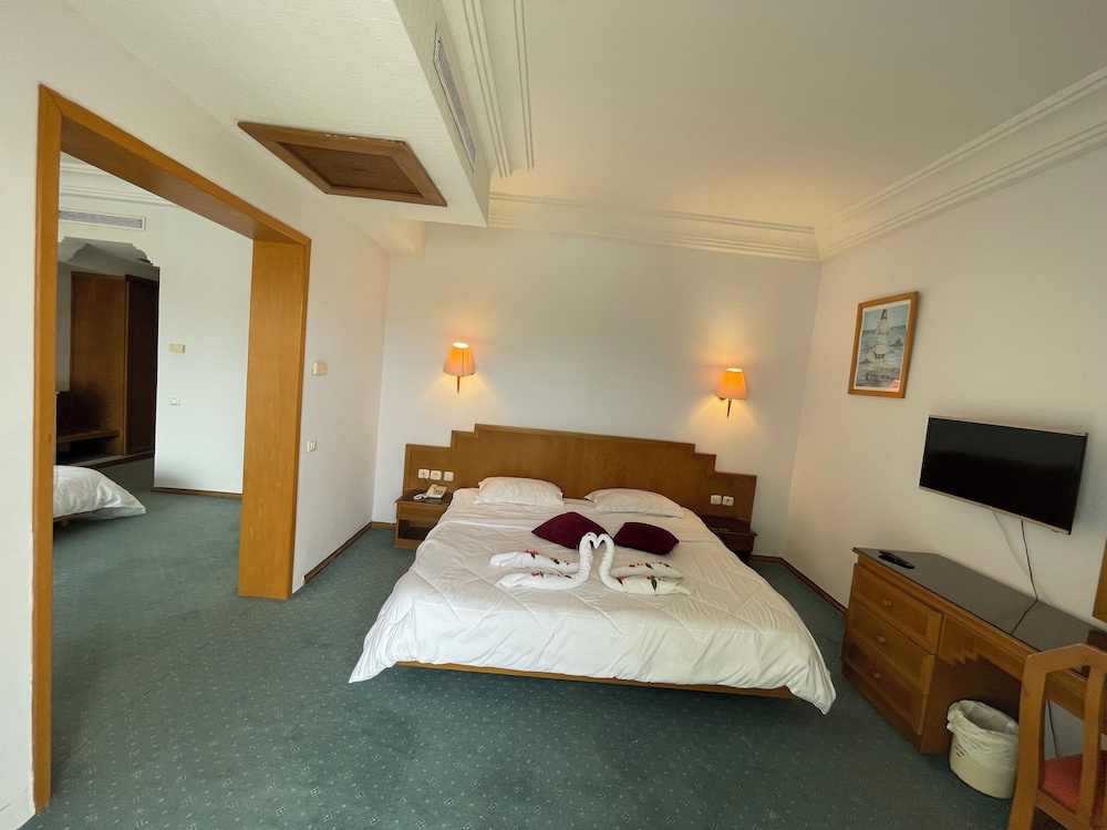 Marina Palace 23/69