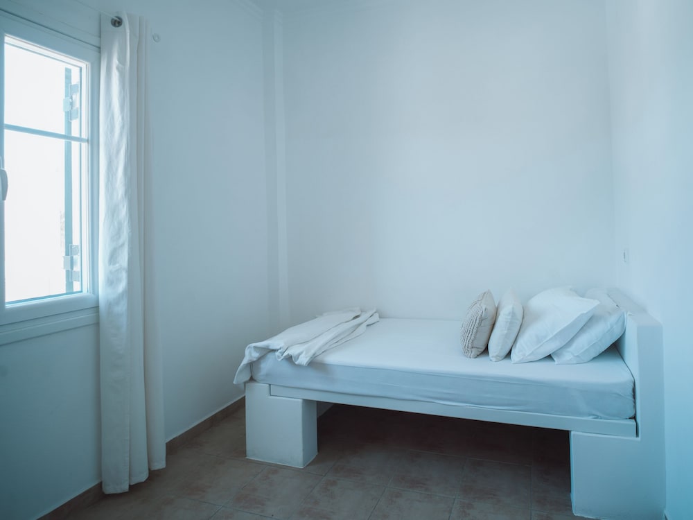 1 BEDROOM, BASIC