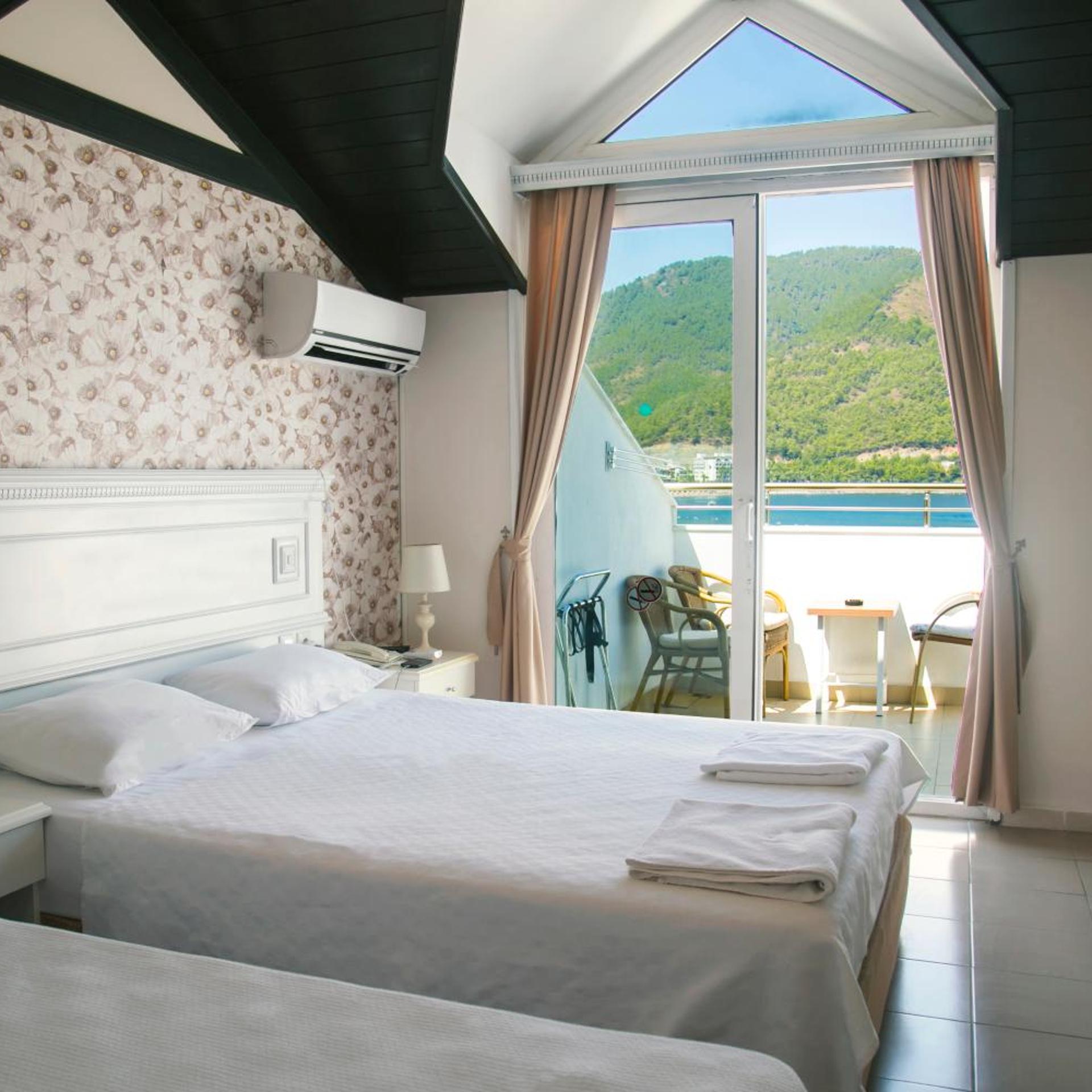 Chateau de Ville Hotel 11/53