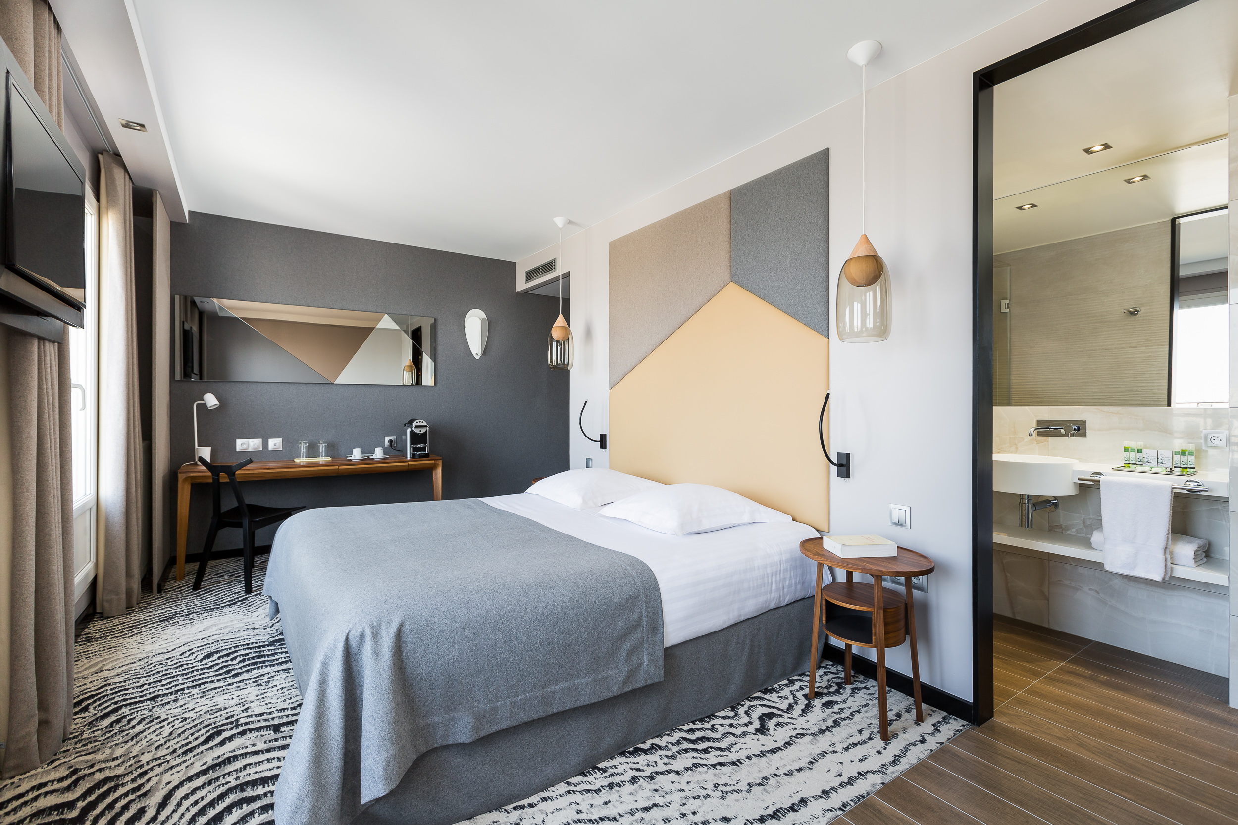 غرفة ديلوكس بسرير مزدوج بشرفة، Atala Hotel Champs Elysees 2/4