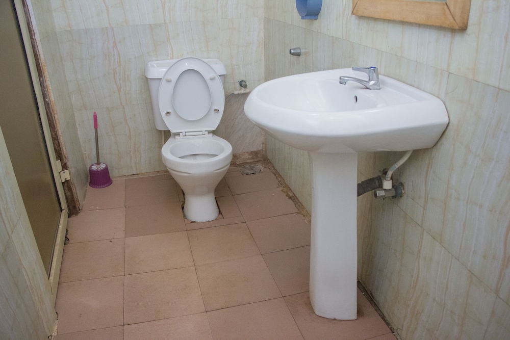 Duckland Hotel And Suites Ltd 25/26
