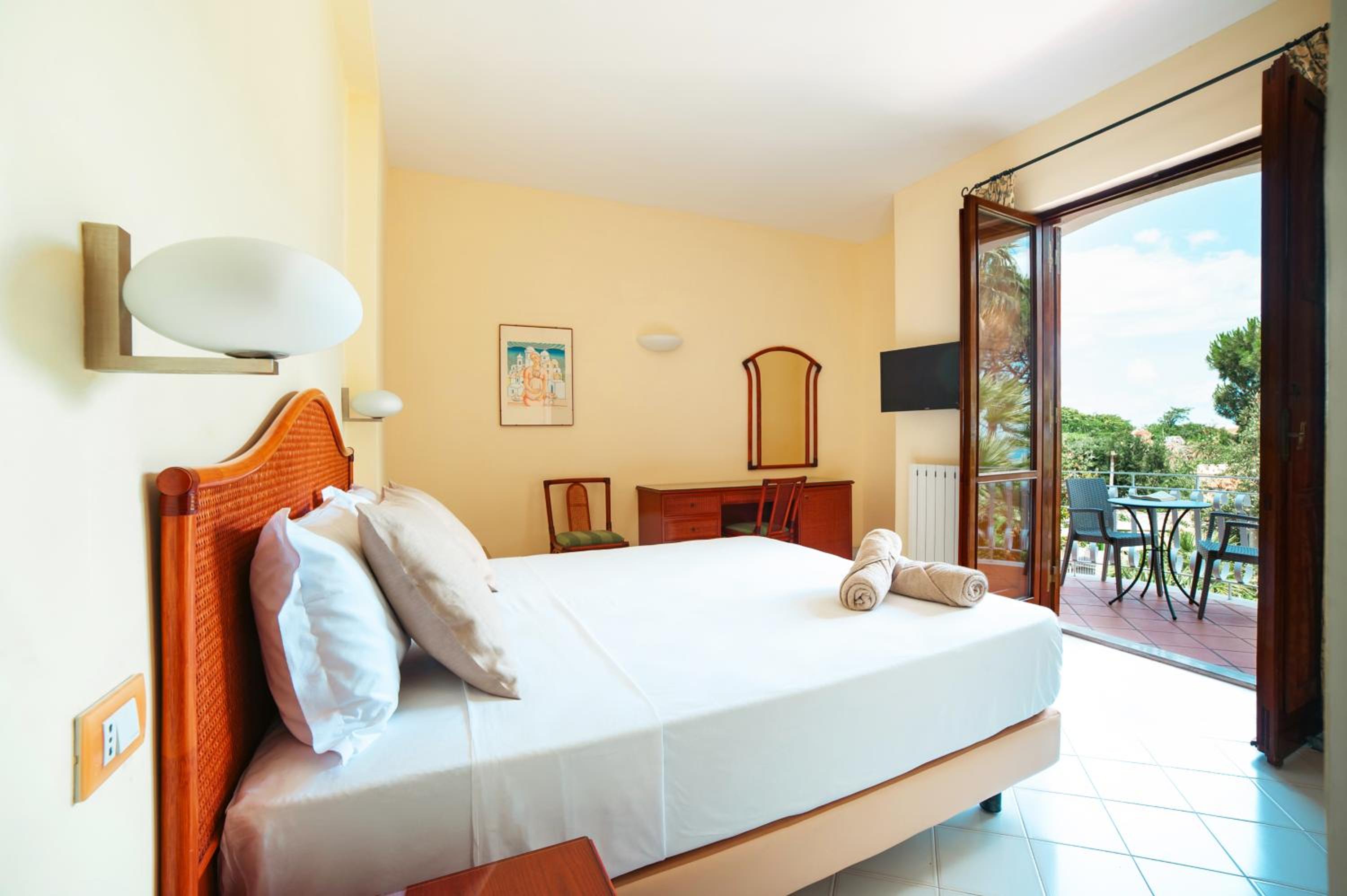 Economy, Double Bed