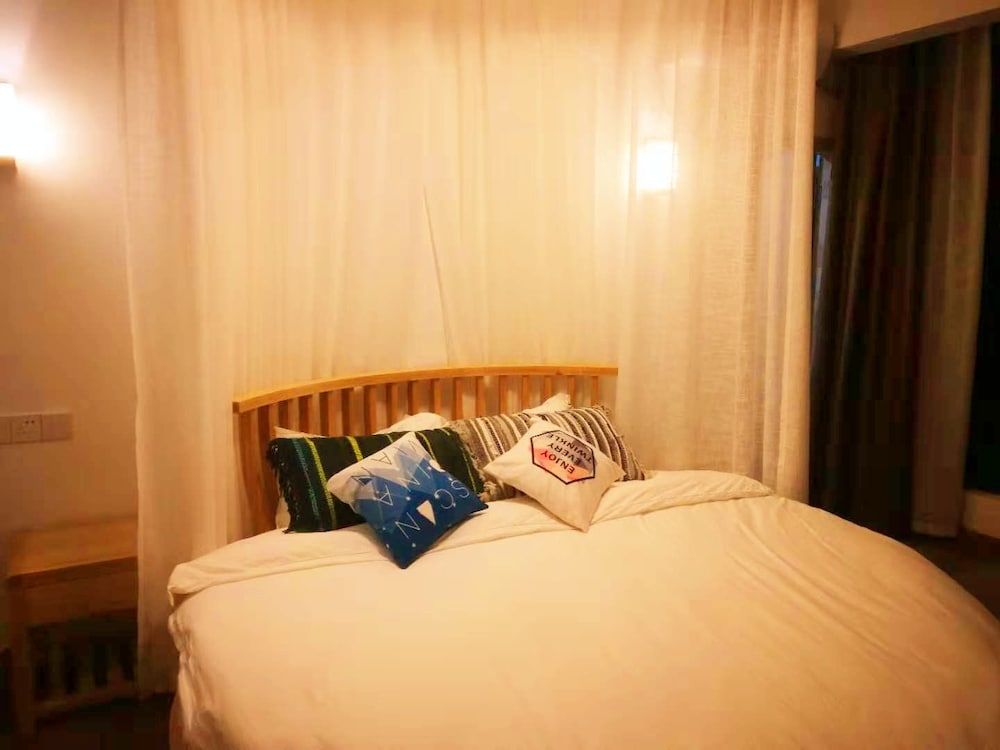 DELUXE, ROUND BED
