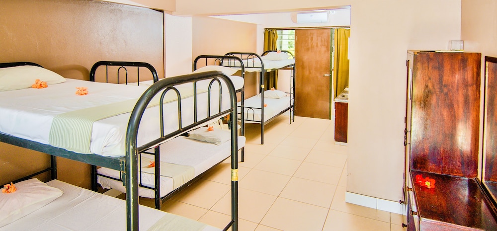 Bamboo Backpackers 38/48