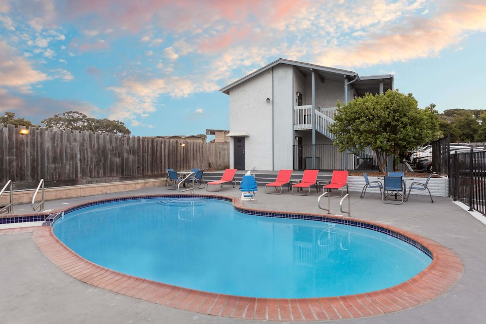 Ramada By Wyndham Monterey 2/26