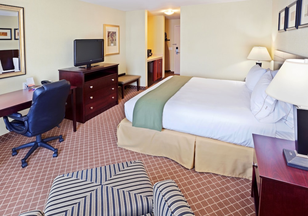 Holiday Inn Express Hotel and Suites Chehalis-Centralia 57/67