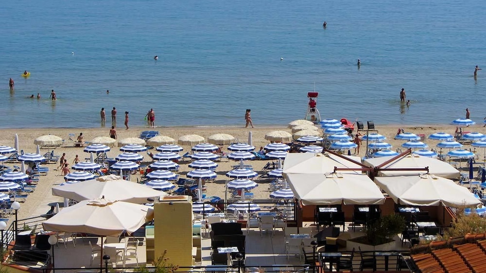 Sabra Hotel 31/35