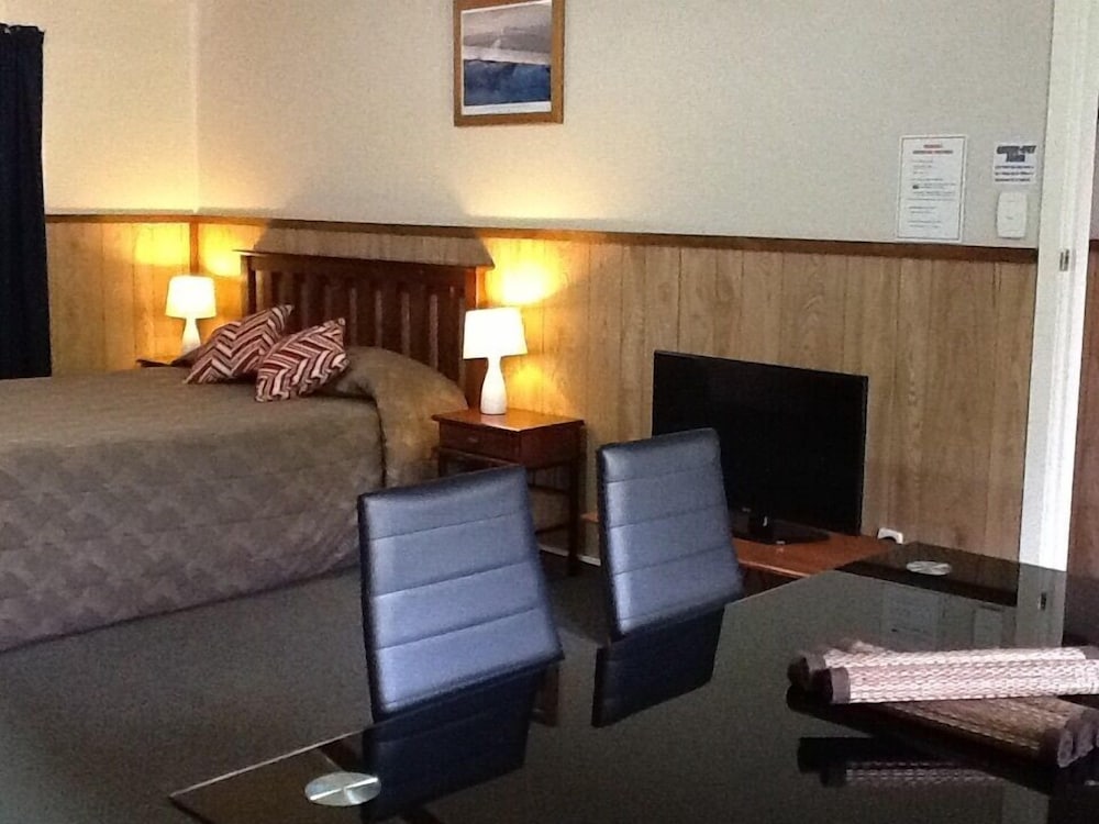 Fairy Springs Motel 33/59